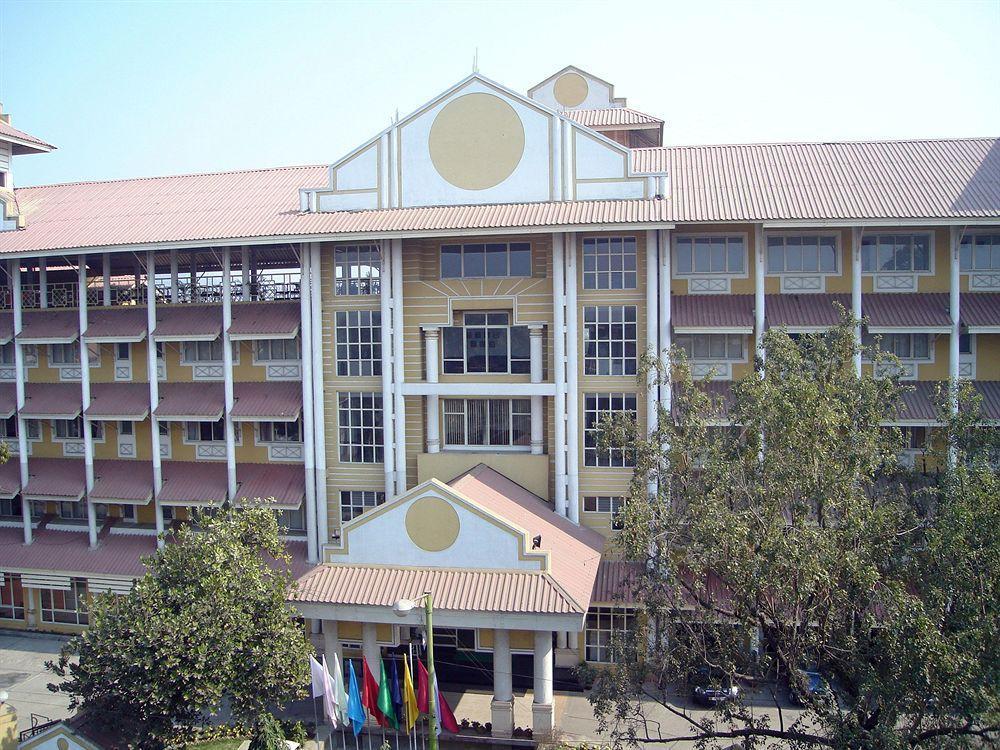 Landmark Hotels Guwahati Luaran gambar