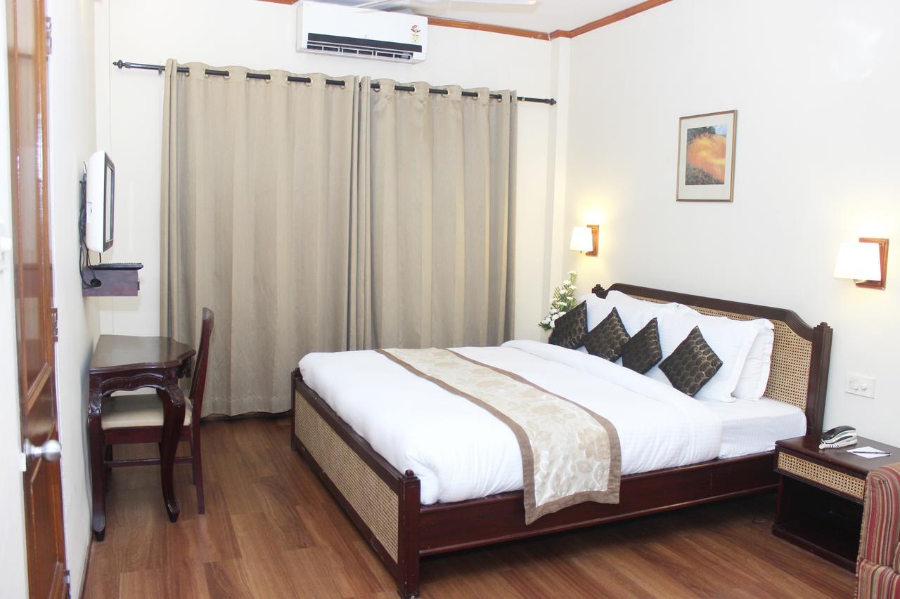 Landmark Hotels Guwahati Luaran gambar